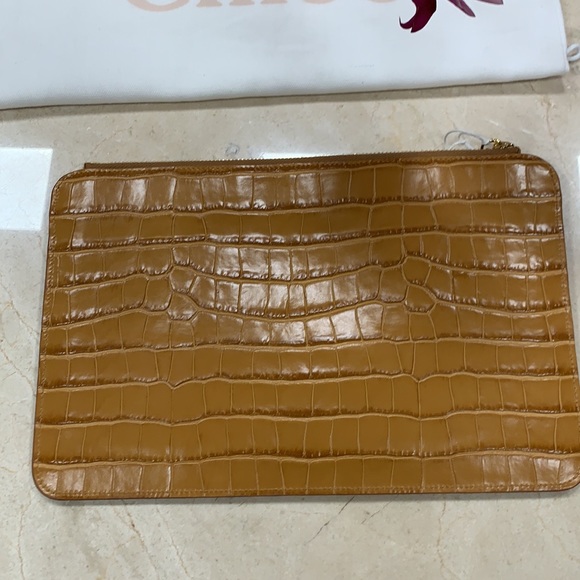 CHLOE IPAD POUCH IN CROC 🐊 EMBOSSED AND SMOOTH LEATHER AUTUMNAL BROWN - Picture 9 of 13